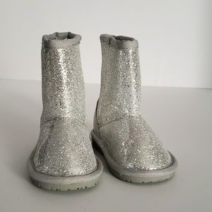 The Children's Place Silver Glitter Boots Girls Toddler Size 4.